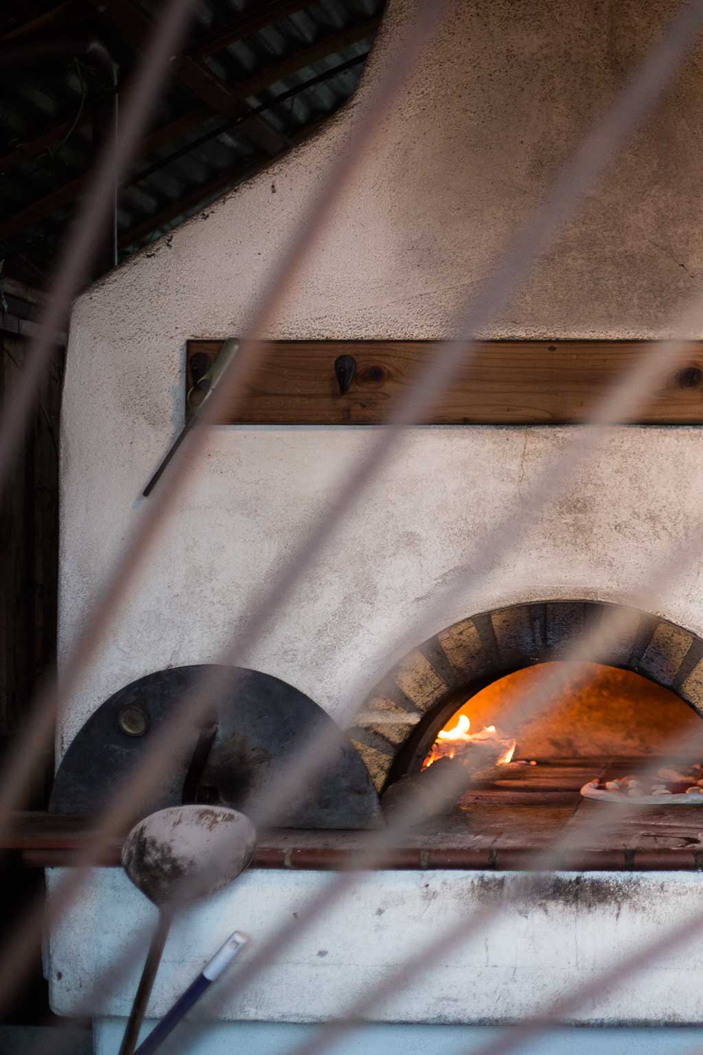 drive-swim-fly-san-juan-bautista-california-vertigo-coffee-roasters-edible-monterey-magazine-wood-fired-pizza-oven-close-up