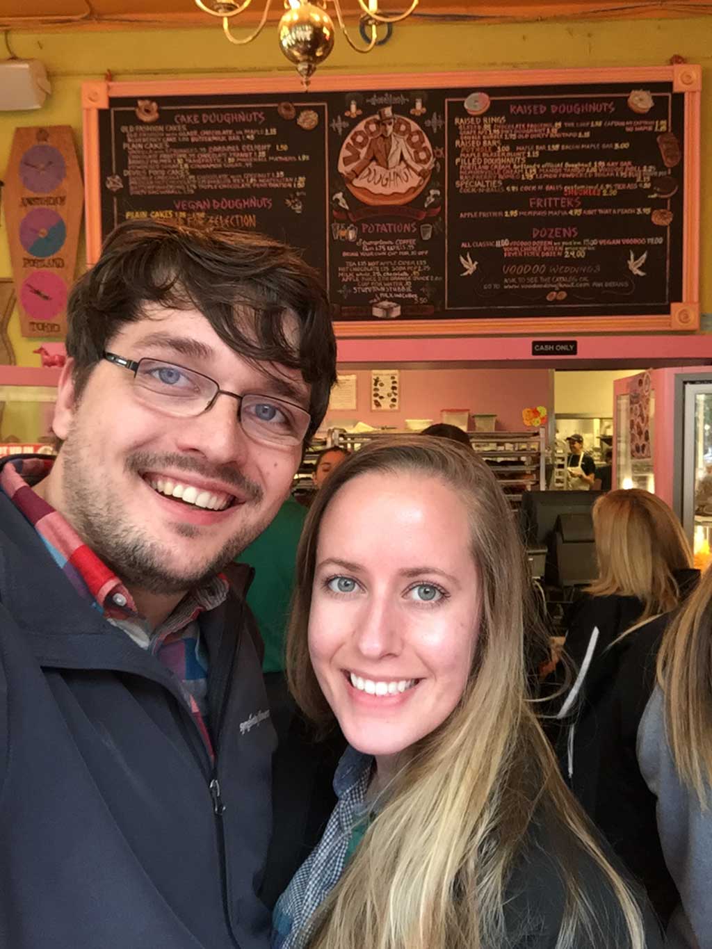 drive-swim-fly-seattle-washington-portland-oregon-vacation-2015-selfietrip-voodoo-donuts-selfie