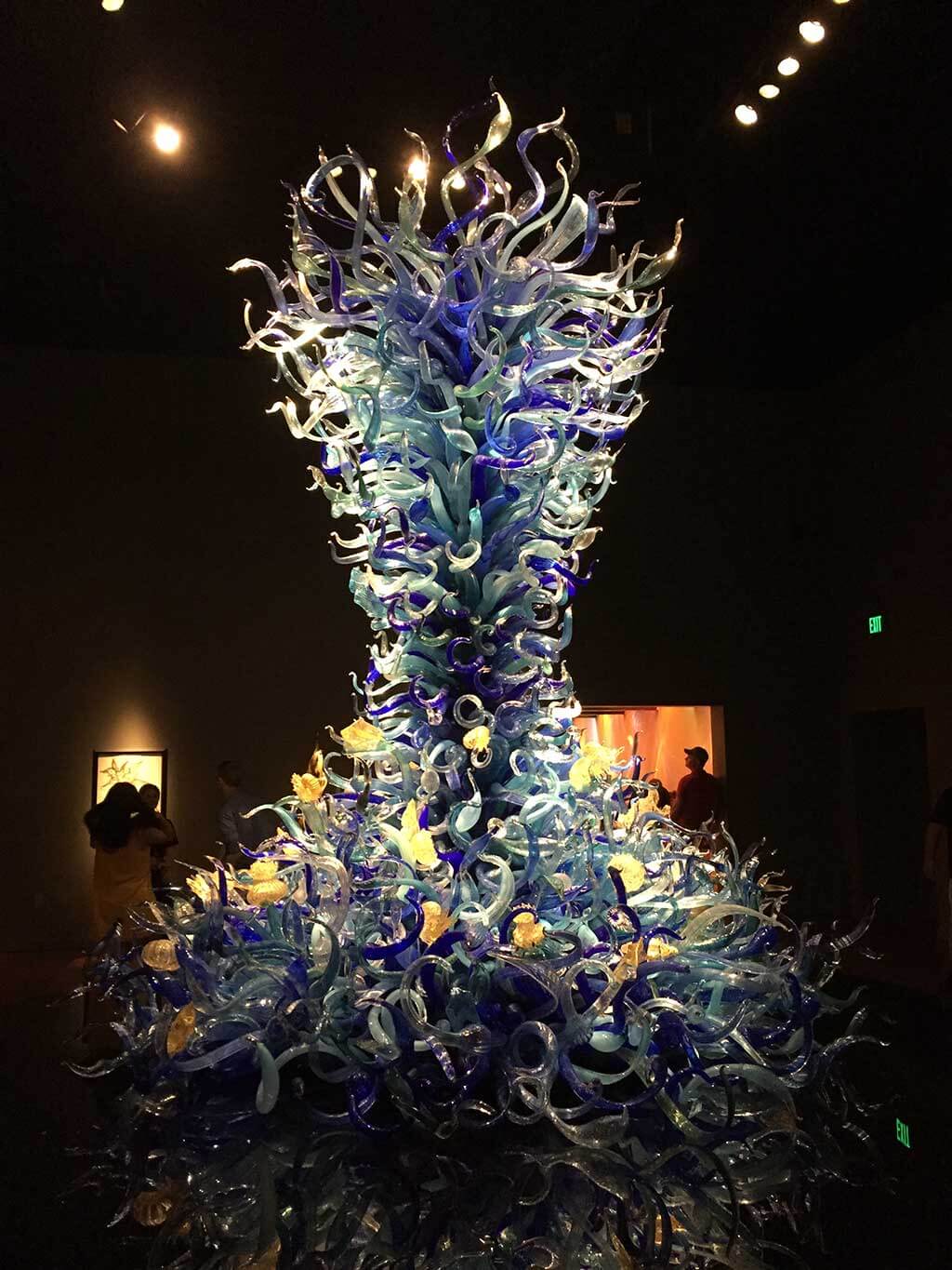 drive-swim-fly-seattle-washington-portland-oregon-vacation-2015-selfietrip-chihuly-garden-and-glass-blue-tower-sculpture