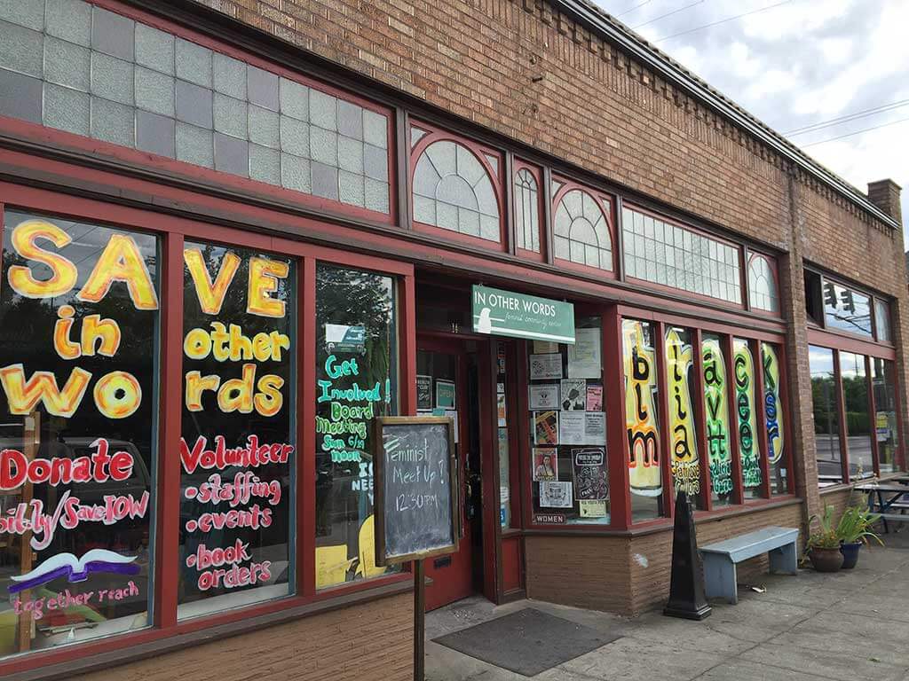 drive-swim-fly-seattle-washington-portland-oregon-vacation-2015-selfietrip-in-other-words-bookstore-portlandia