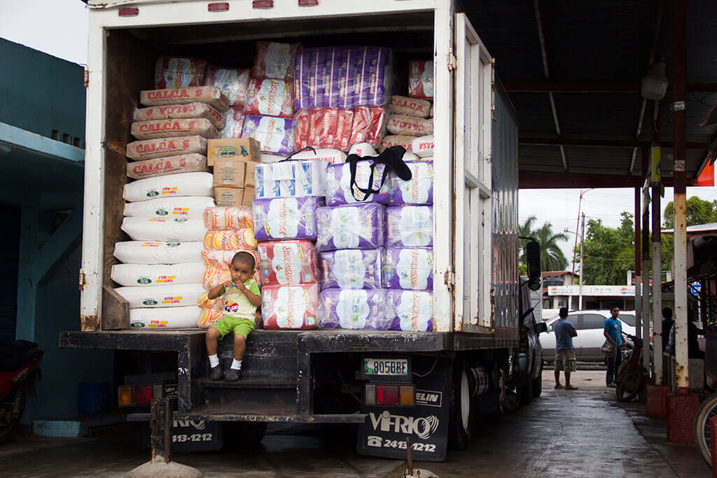drive-swim-fly-guatemala-central-america-el-faro-antigua-missions-trip-documentary-delivery-truck-diapers-street-kid
