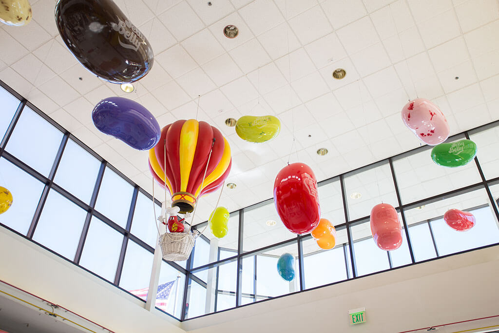 drive-swim-fly-jelly-belly-factory-tour-fairfield-california-hanging-jellybeans-ceiling-hot-air-balloon