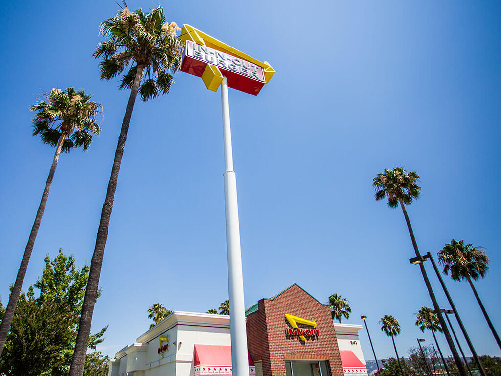 drive-swim-fly-in-n-out-burger-gilroy-california-cheeseburgers-fast-food-west-coast-original-road-sign