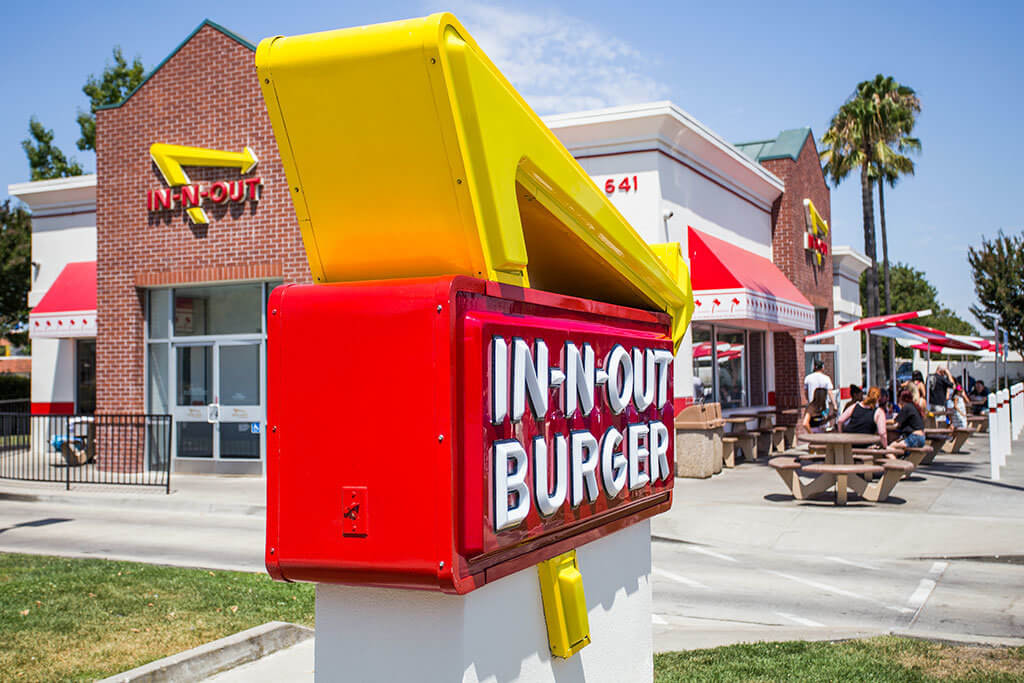 drive-swim-fly-in-n-out-burger-gilroy-california-cheeseburgers-fast-food-west-coast-original-wide-shot-sign-outside-restaurant