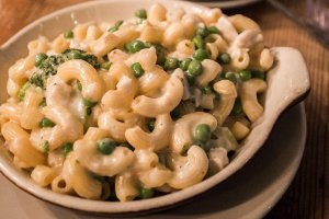 drive-swim-fly-hayward-california-homeroom-macaroni-and-cheese-sharp-white-cheddar-peas-header