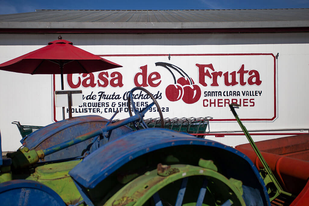 drive-swim-fly-california-casa-de-fruita-roadside-attraction-pacheco-pass-highway-pit-stop-main-sign