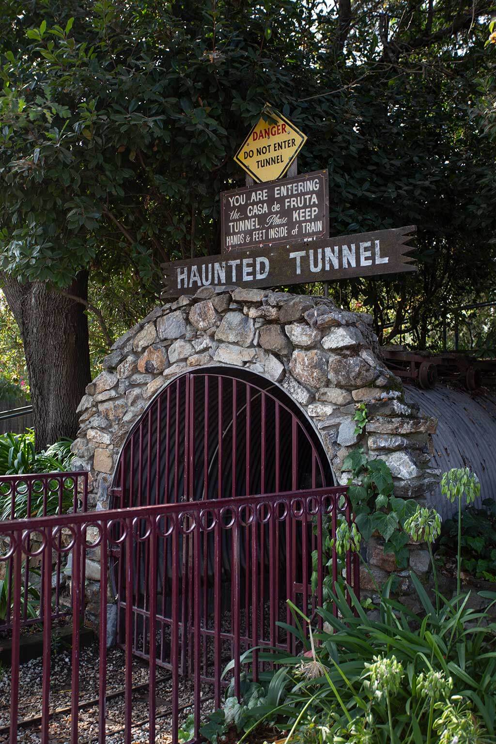 drive-swim-fly-california-casa-de-fruita-roadside-attraction-pacheco-pass-highway-pit-stop-orchard-express-haunted-tunnel