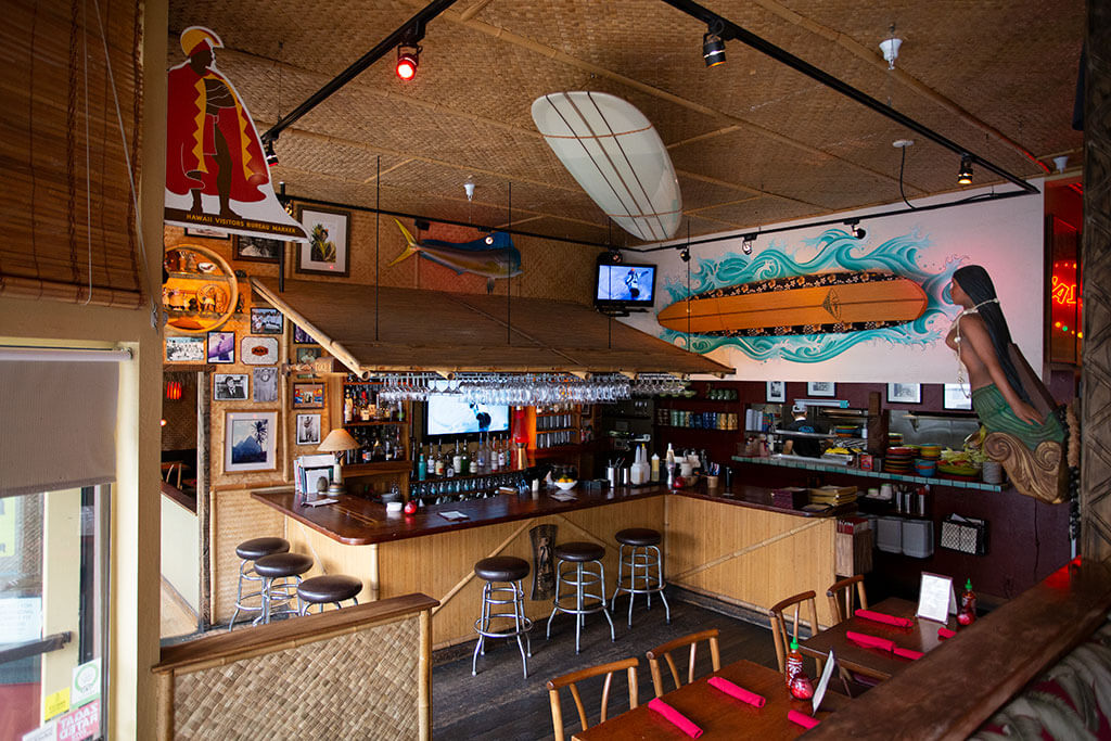 drive-swim-fly-hulas-island-grill-restaurant-monterey-california-entrance-bar