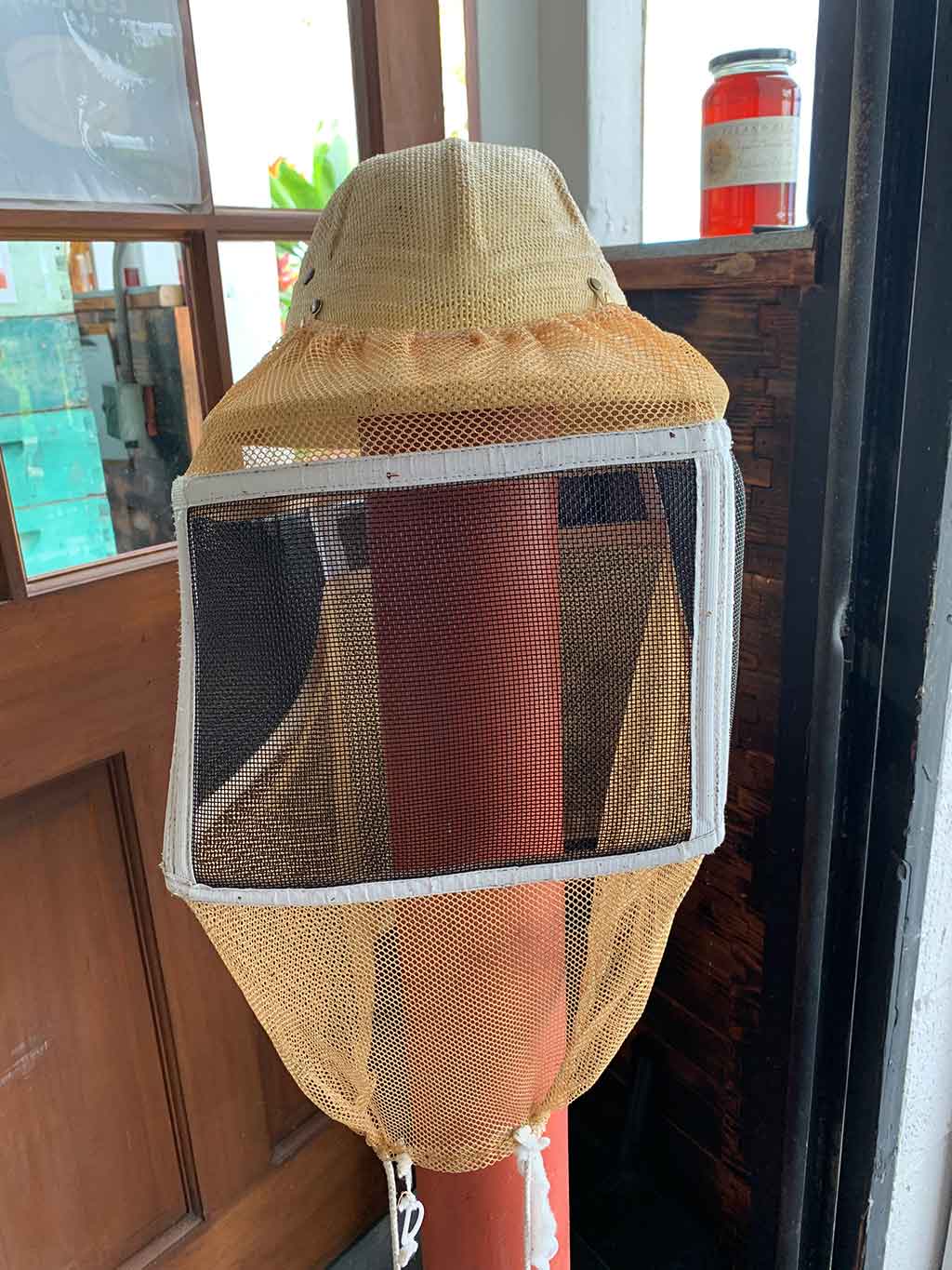 drive-swim-fly-hawaii-big-island-kona-coast-kealakekua-big-island-bees-honey-beekeeper-helmet-mask