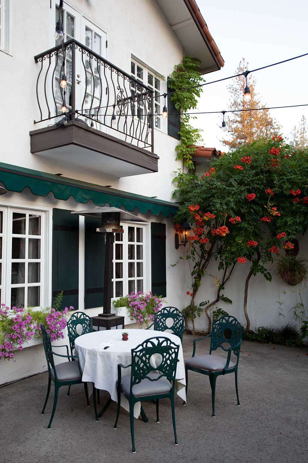 drive-swim-fly-oakhurst-california-ernas-elderberry-house-fine-dining-back-patio-dining