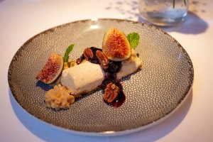 drive-swim-fly-oakhurst-california-ernas-elderberry-house-fine-dining-cheesecake-dessert