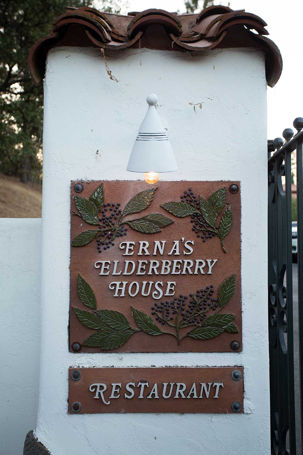 drive-swim-fly-oakhurst-california-ernas-elderberry-house-fine-dining-entrance-sign