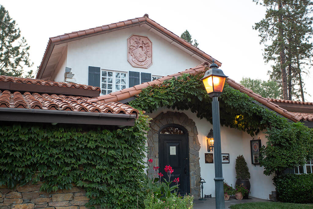 drive-swim-fly-oakhurst-california-ernas-elderberry-house-fine-dining-front-door
