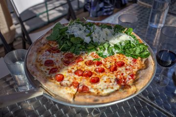 drive-swim-fly-san-francisco-avital-food-tour-north-beach-little-italy-tommasos-pizza-pizzaria-oldtown-pepperoni-spinach