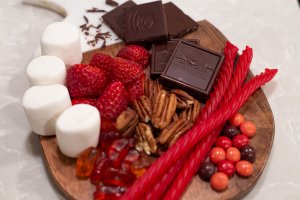 drive-swim-fly-chicago-adventure-challenge-book-valentines-day-candy-charcuterie-board-smores-header