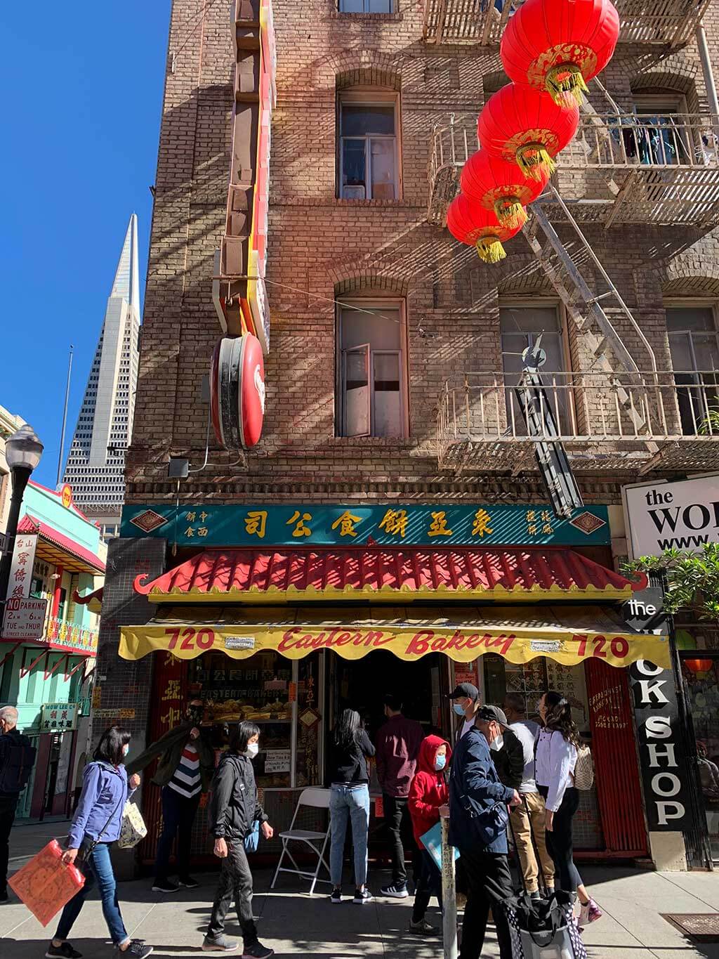 drive-swim-fly-san-francisco-california-chinatown-eastern-bakery-moon-cakes-storefront
