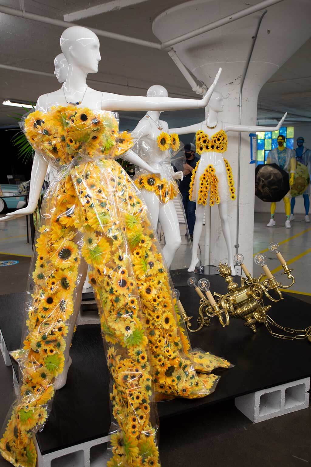 drive-swim-fly-san-francisco-vincent-van-gogh-experience-video-exhibit-projection-mannequin-sunflower-dress
