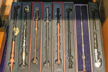 drive-swim-fly-universal-studios-hollywood-california-harry-potter-world-hogsmeade-ollivanders-wand-shop-photo-credit-loren-javier-flickr-header