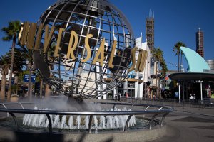 drive-swim-fly-universal-studios-hollywood-california-theme-park-globe-water-fountain-sign-statue