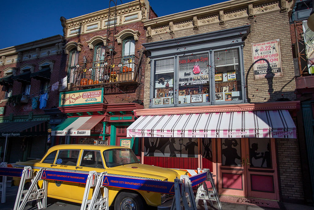 drive-swim-fly-universal-studios-hollywood-california-theme-park-taxi-set-dressing-storefronts