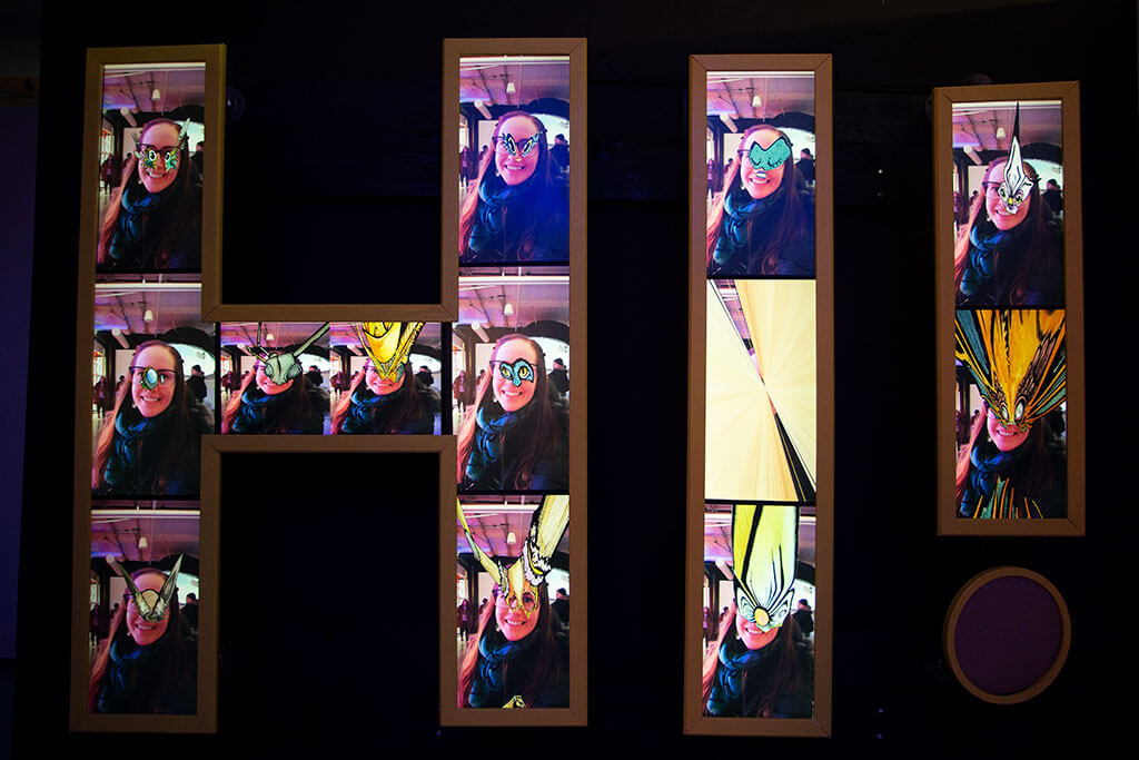 drive-swim-fly-chicago-illinois-wndr-museum-selfie-experience-family-fun-hi-wall-silly-photos