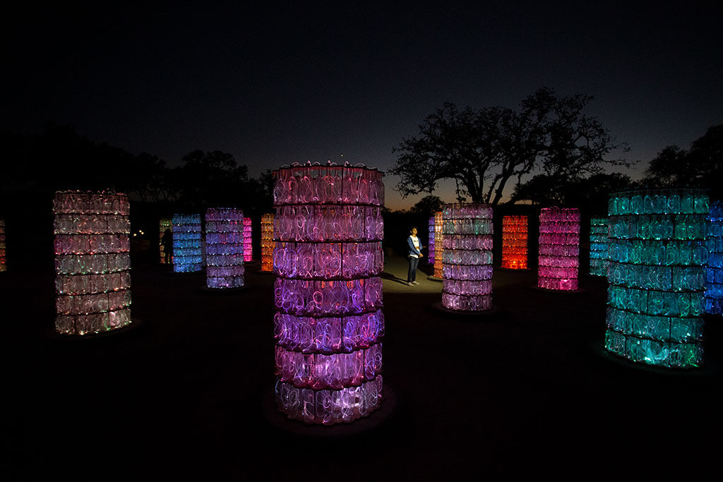 drive-swim-fly-paso-robles-california-sensorio-experience-bruce-munro-led-lights-art-installation-gallery-nature-grassland-light-towers-2