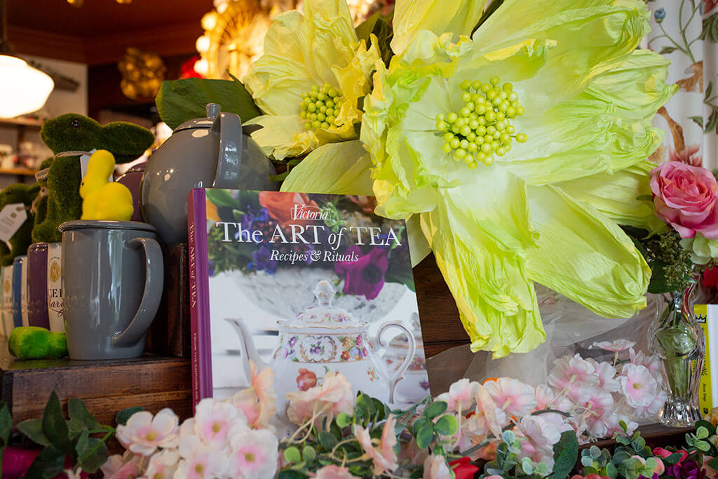drive-swim-fly-seattle-washington-queen-mary-tea-room-lime-green-paper-flower-the-art-of-tea-book