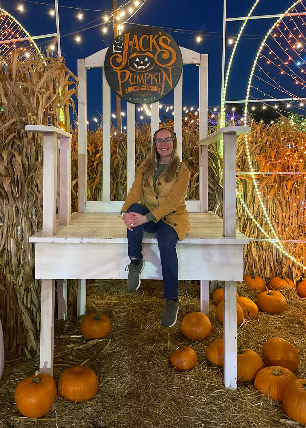 drive-swim-fly-chicago-illinois-jacks-pumpkin-pop-up-pumpkin-patch-selfie-giant-white-chair