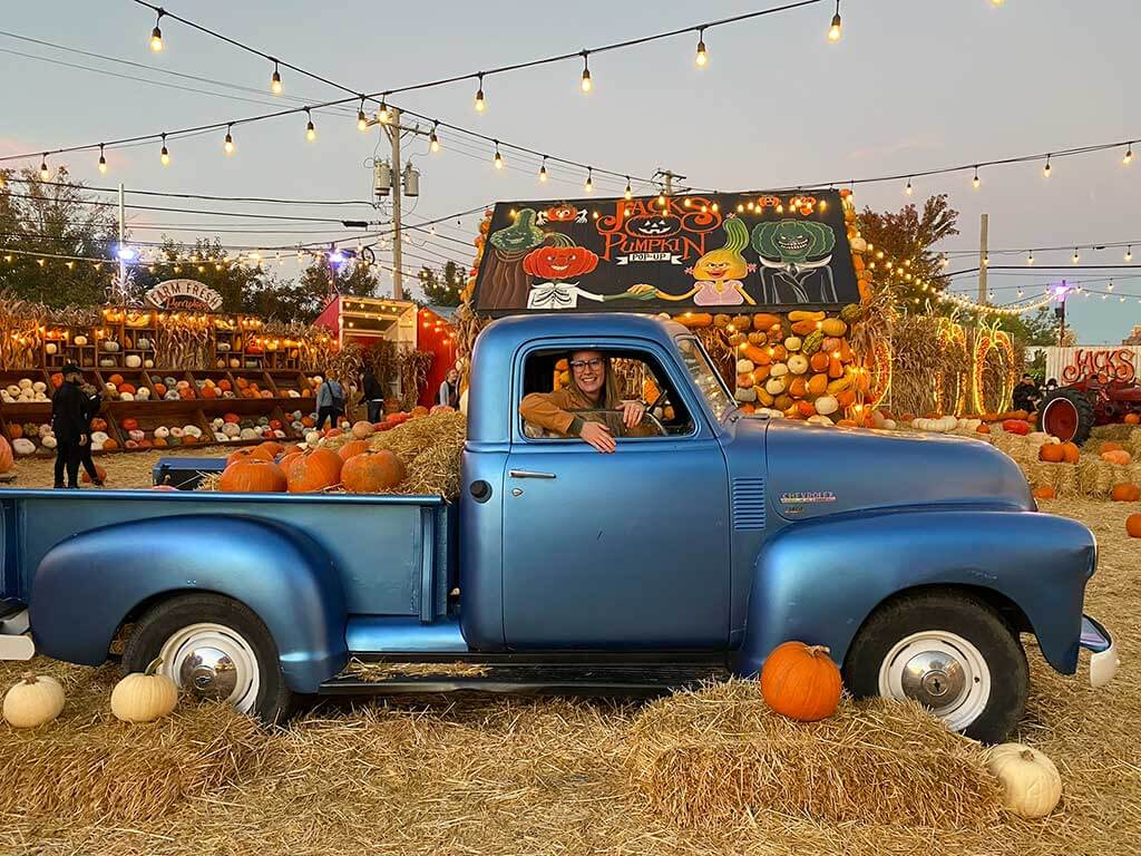 drive-swim-fly-chicago-illinois-jacks-pumpkin-pop-up-pumpkin-patch-selfie-vintage-blue-truck