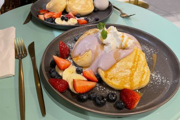 drive-swim-fly-chicago-illinois-day-with-nathalie-hanabusa-cafe-souffle-pancakes-header