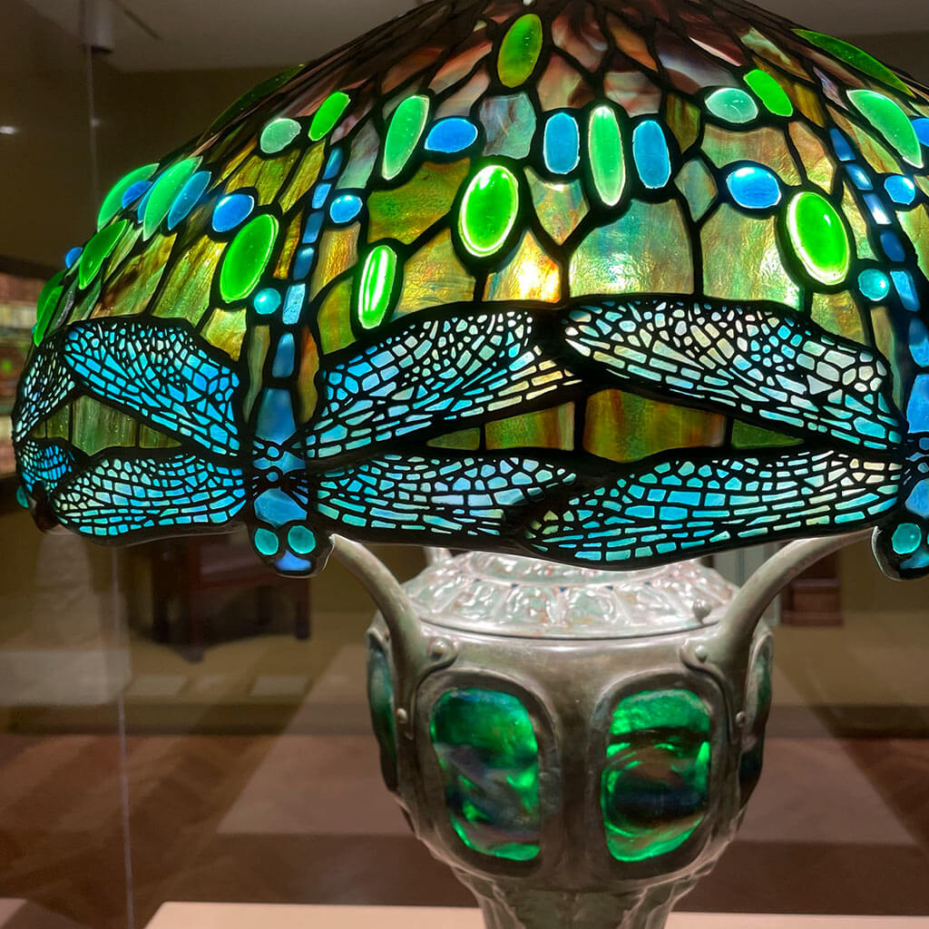 drive-swim-fly-chicago-illinois-day-with-nathalie-the-art-institute-of-chicago-dragonfly-lamp