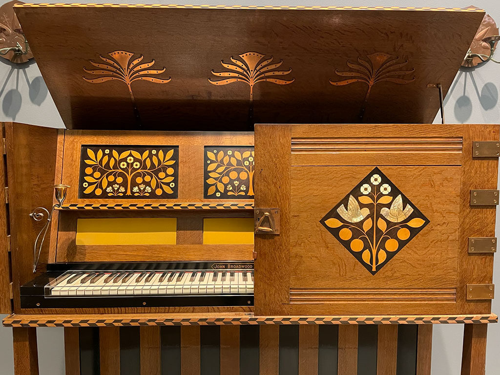 drive-swim-fly-chicago-illinois-day-with-nathalie-the-art-institute-of-chicago-geometric-piano-cabinet