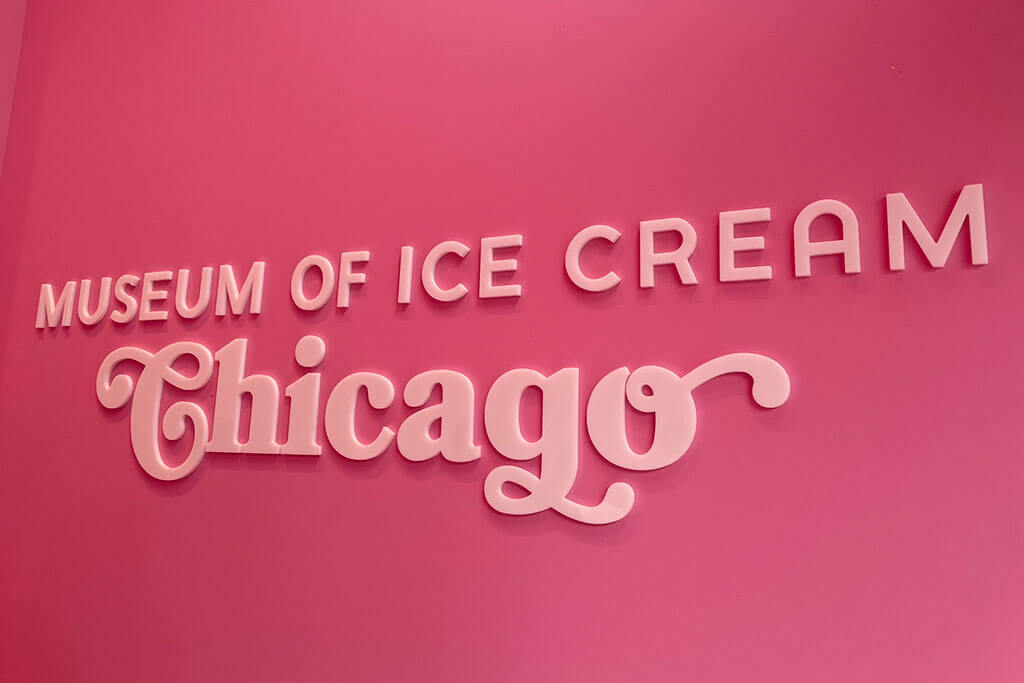 drive-swim-fly-chicago-museum-of-ice-cream-magnificent-mile-sweets-candy-dessert-treats-pink-sign
