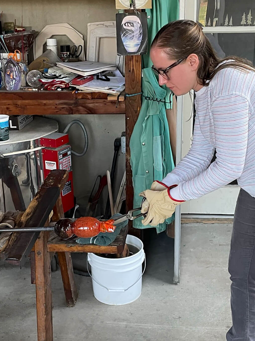 drive-swim-fly-glass-blowing-class-lombard-illinois-jessica-cutting-leaves