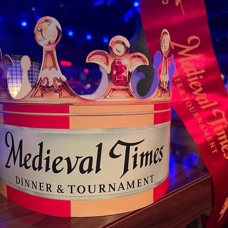 drive-swim-fly-medieval-times-chicagoland-schaumberg-illinois-thanksgiving-dinner-paper-crown